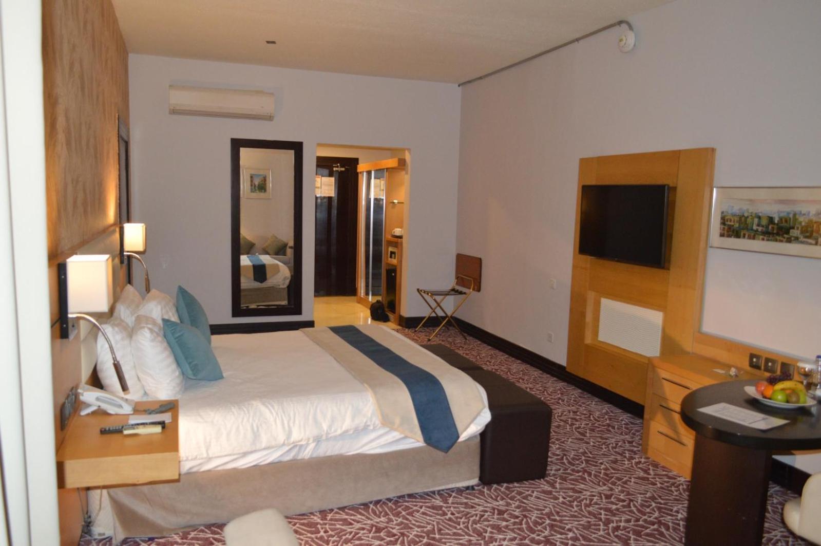 Golden Tulip Hail Luaran gambar