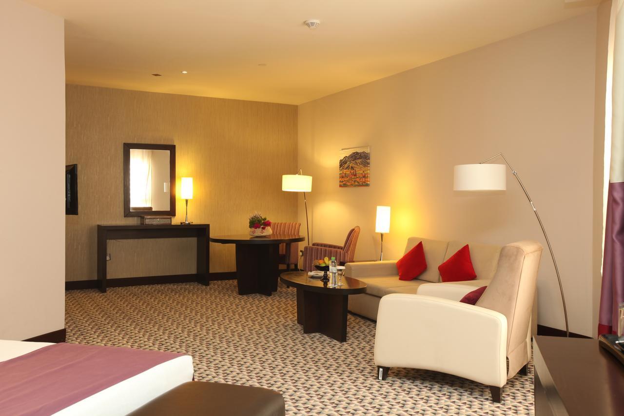 Golden Tulip Hail Luaran gambar